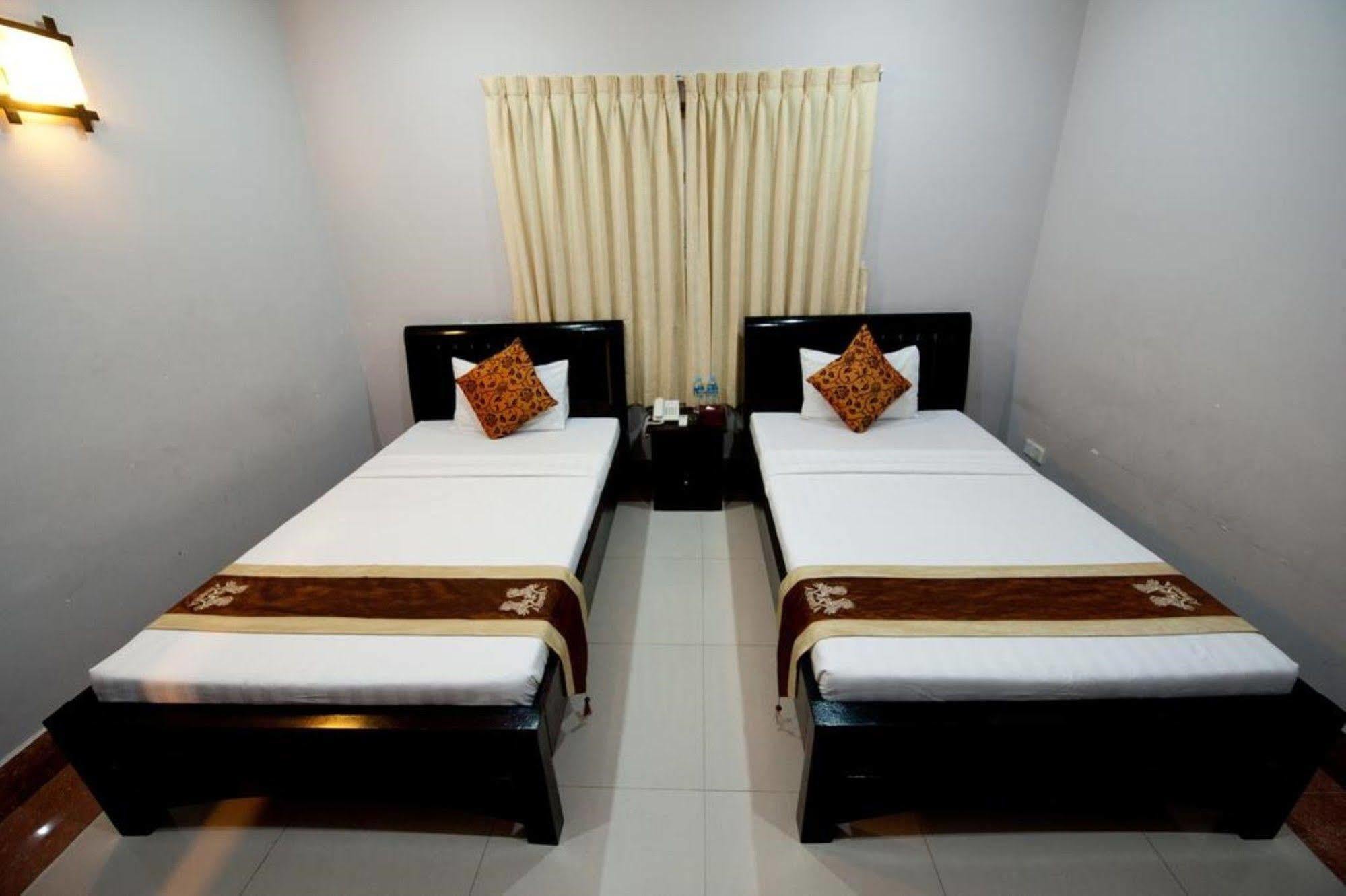 Wei Si Deng Hotel & Restaurant Phnom Penh Exterior foto