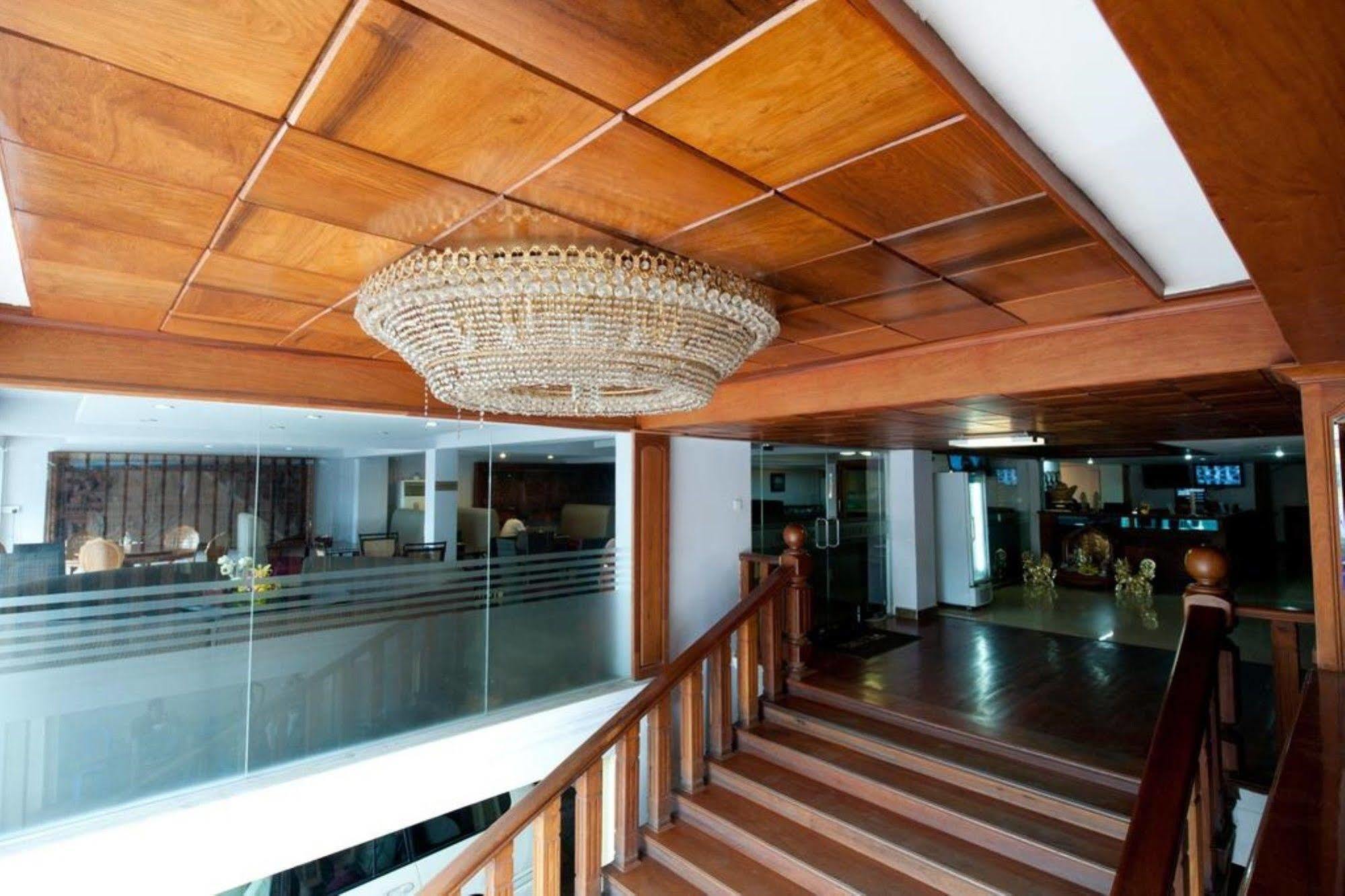 Wei Si Deng Hotel & Restaurant Phnom Penh Exterior foto